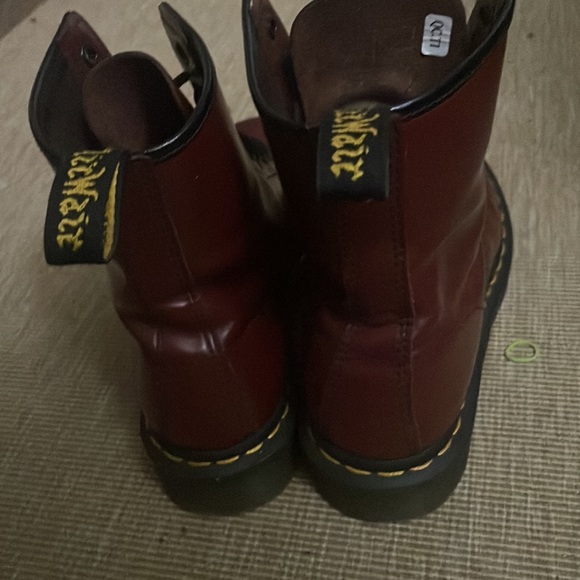Maroon women’s dr.marten’s - Picture 4 of 4